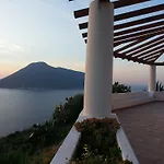 Petrara فيلة